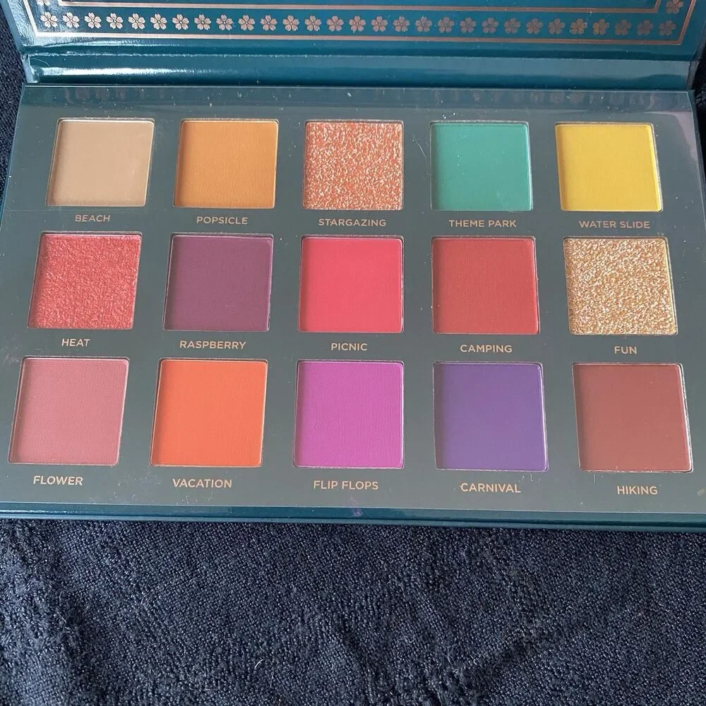 NIB Ace Beaute Nostalgia Palette Eyeshadow. 15 Shades. Never Used. Not Swatched.